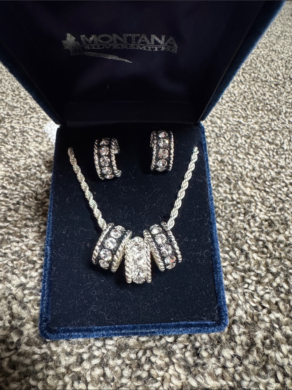 Montana Silversmiths Silver Crystal Pendant Necklace & Earring Set, nwot